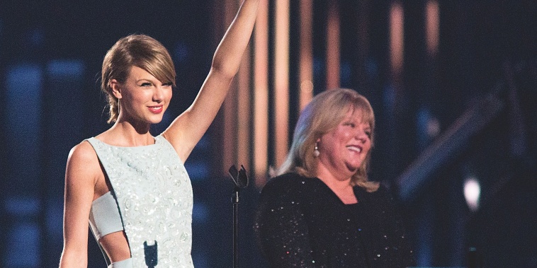 Taylor Swift accepts the Milestone Award from mom Andrea Swift 